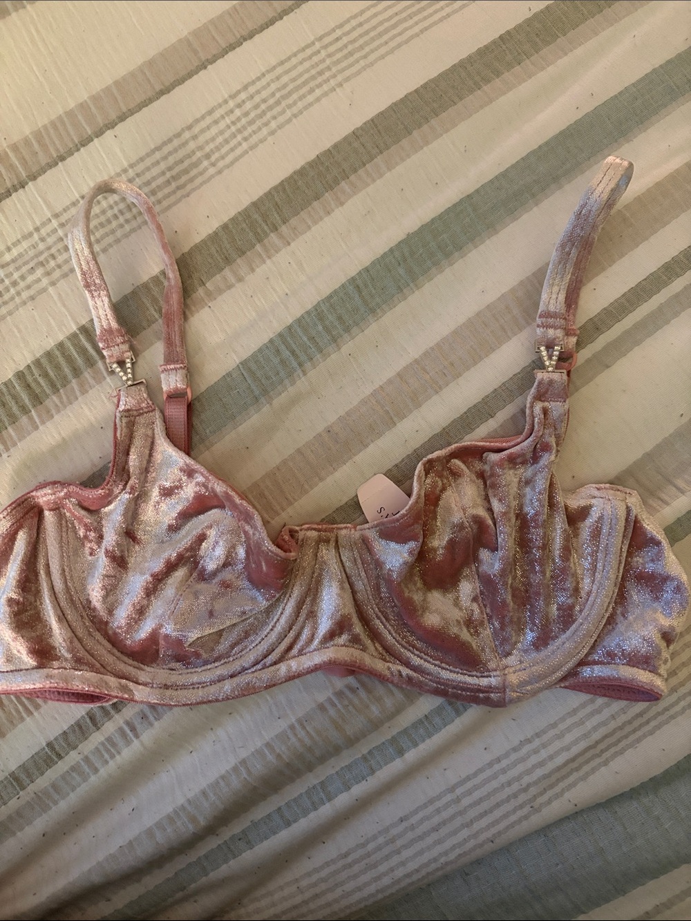 Victoria's Secret Pink Shimmer Velvet Underwire Bra